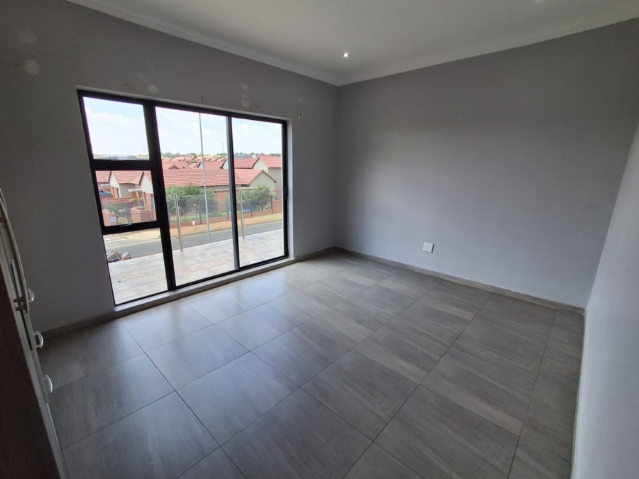 5 Bedroom Property for Sale in Wild Olive Estate Free State